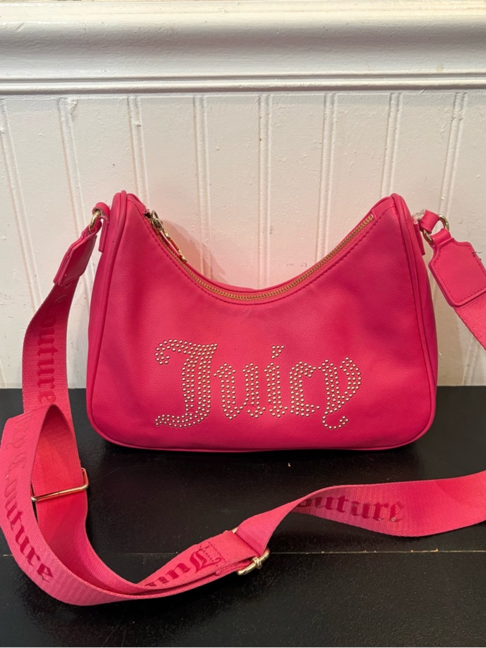 Juicy Couture Pink Flash
Obsession Crossbody Bag READ